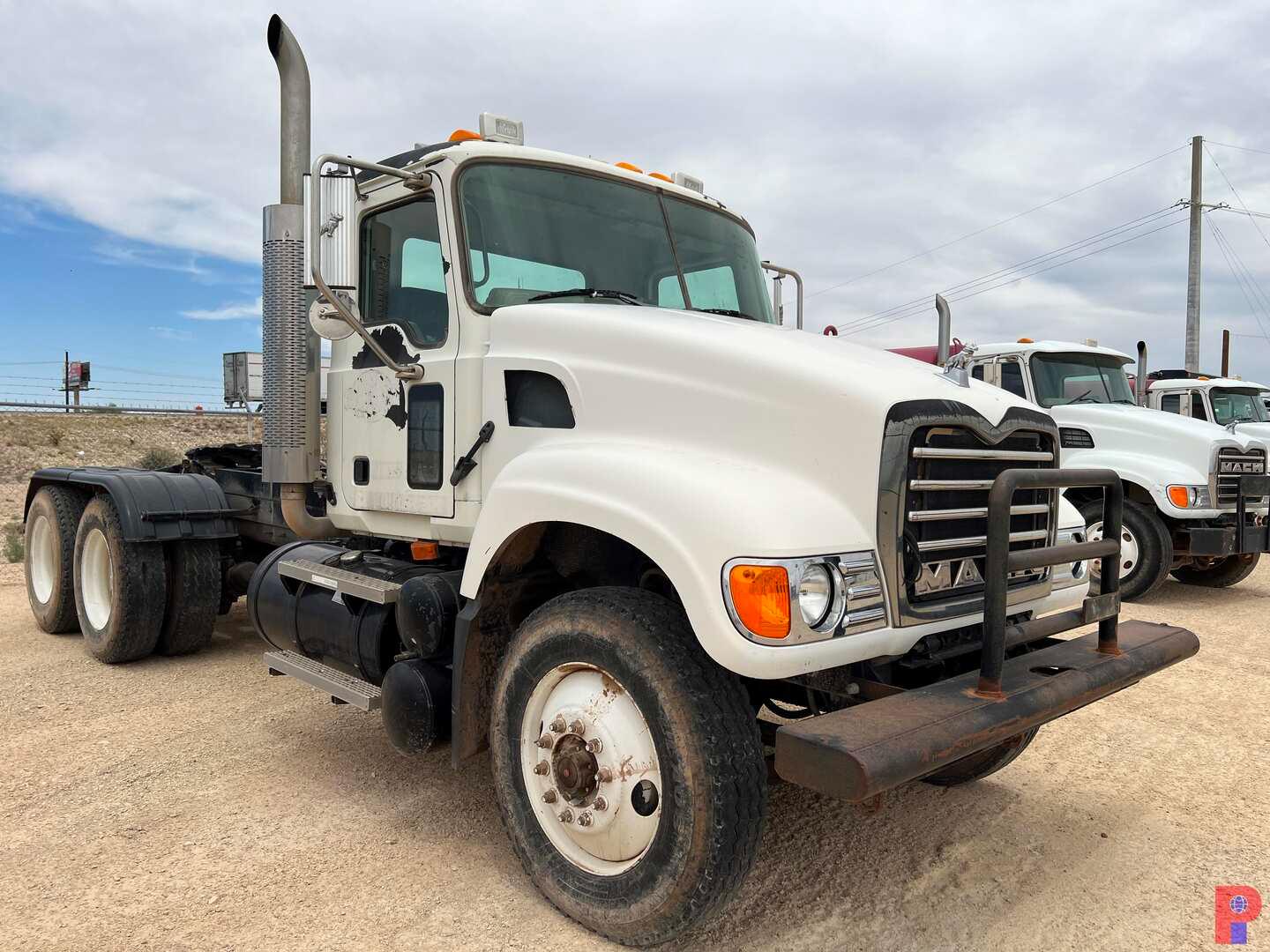 2006 MACK CV713 T/A DAYCAB HAUL TRUCK ODOMETER READS 356,106 MILES, METER R