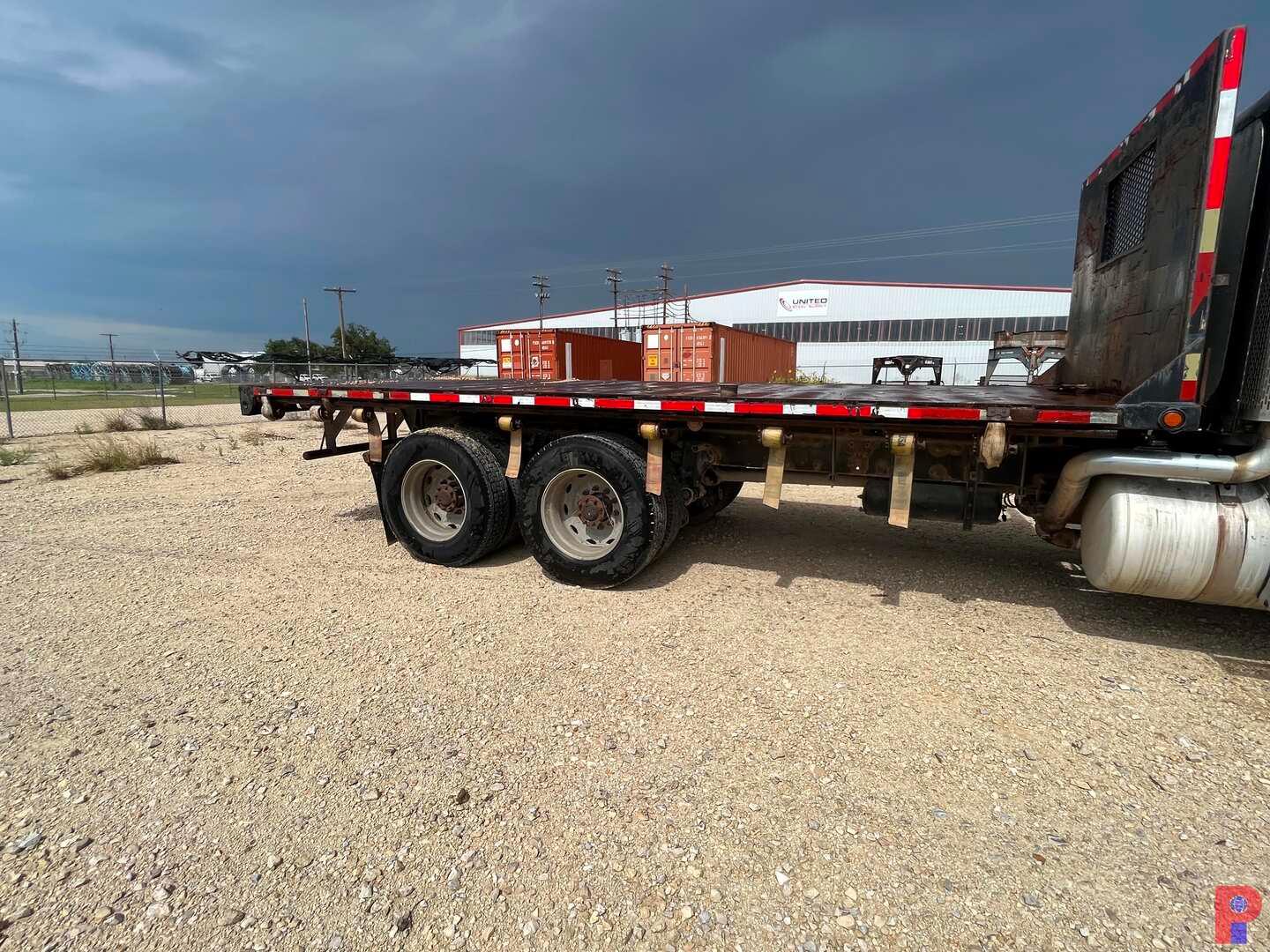 2003 PETERBILT 378 T/A DAYCAB FLATBED TRUCK