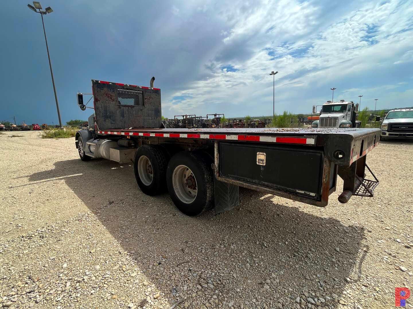 2003 PETERBILT 378 T/A DAYCAB FLATBED TRUCK