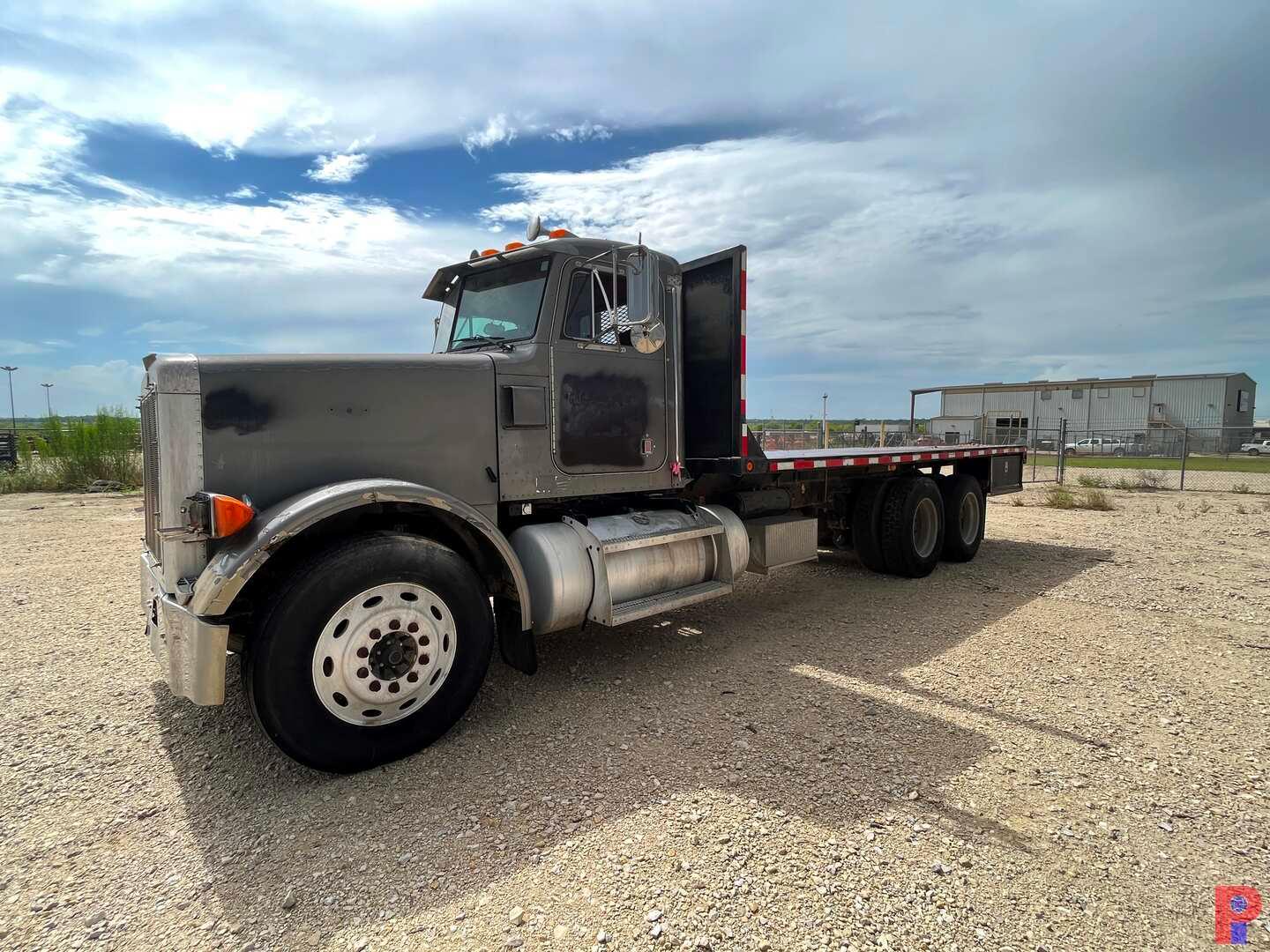 2003 PETERBILT 378 T/A DAYCAB FLATBED TRUCK