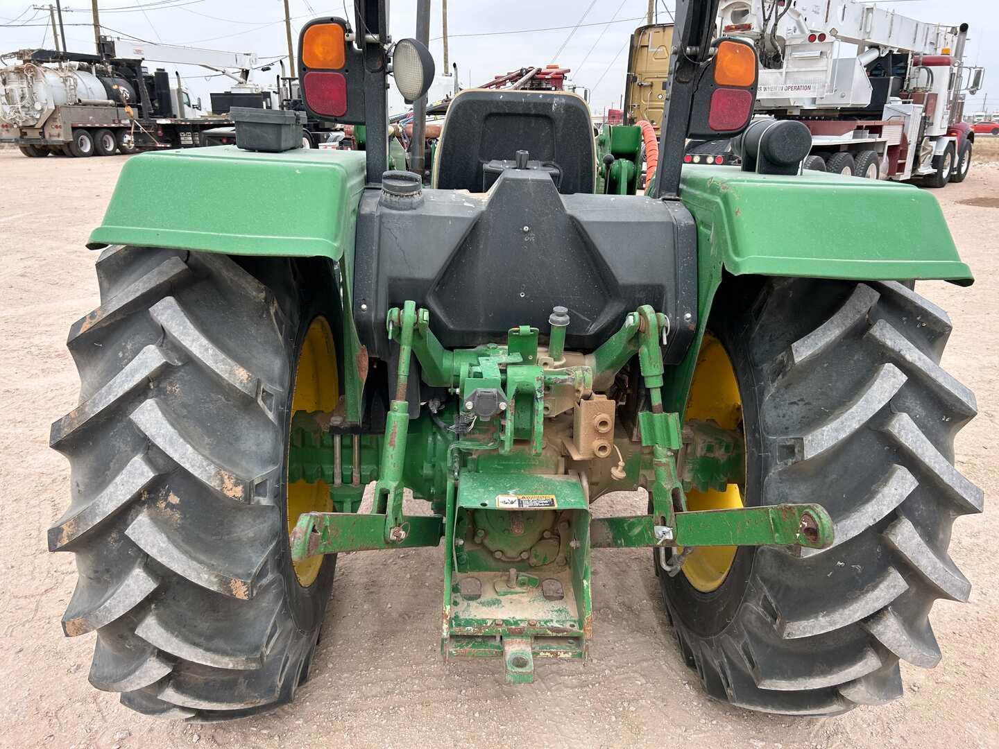 2014 JOHN DEERE 5065E 4X4 TRACTOR W/ LOADER