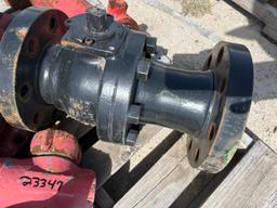 (4) PALLETS (1) W/ BALON 600 SERIES NACE 4 X 4" BALL VALVE, WECO FLANGE ADAPTERS, (1) W/ 4" FIG 206