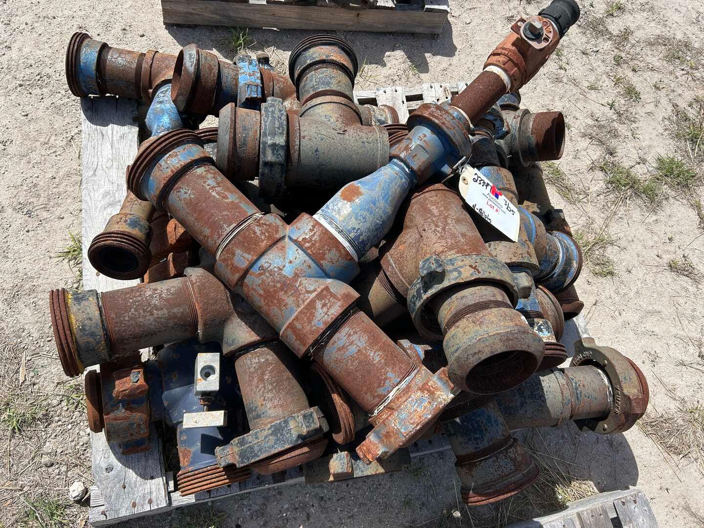 (4) PALLETS (1) W/ BALON 600 SERIES NACE 4 X 4" BALL VALVE, WECO FLANGE ADAPTERS, (1) W/ 4" FIG 206