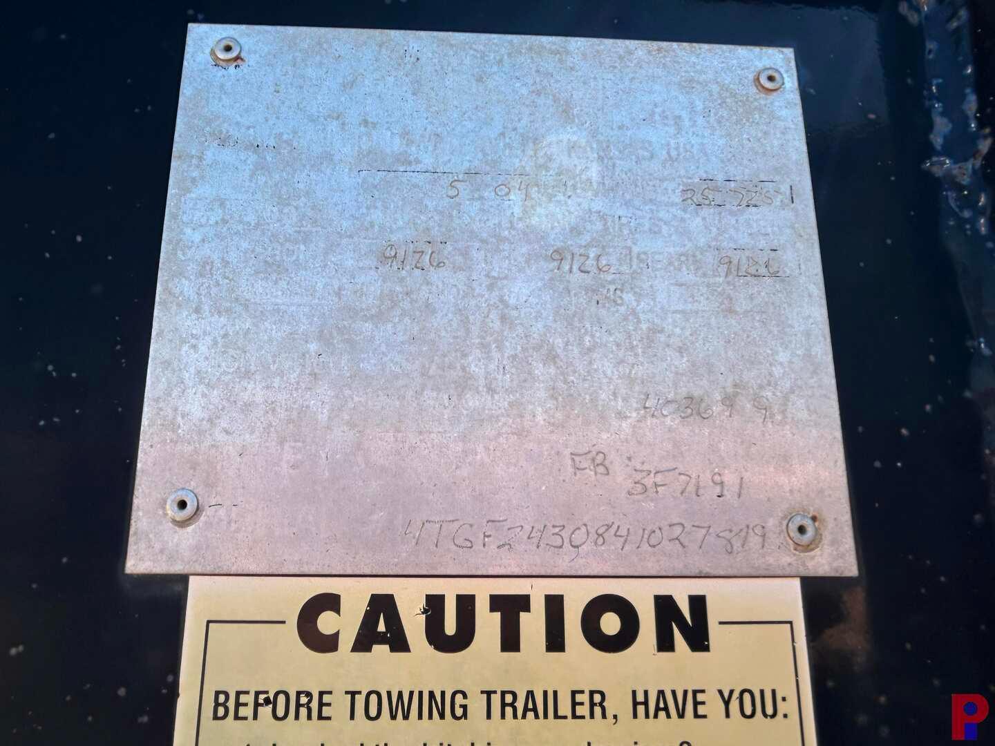 2004 TITAN 25'TRI- AXLE GN DOGHOUSE TRAILER