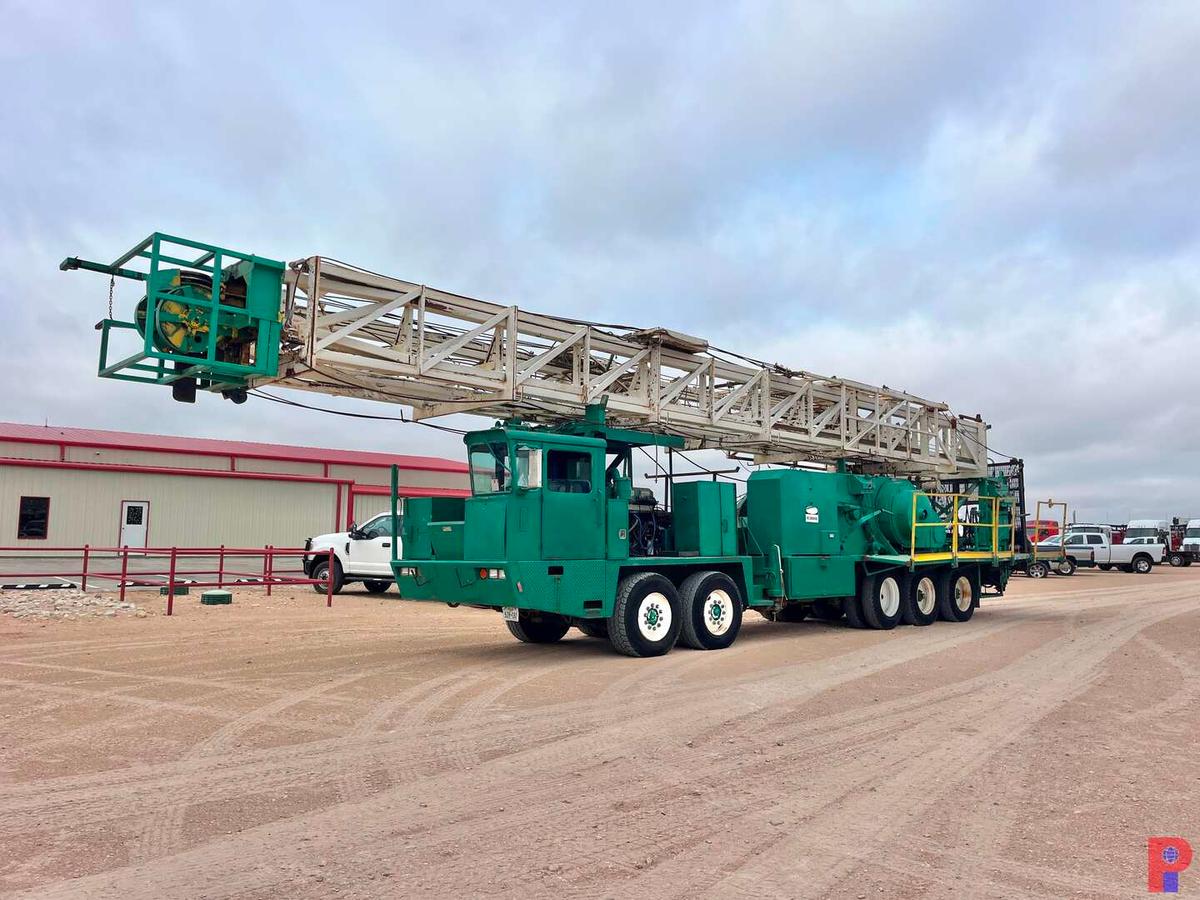 PENGO / HENDRICKSON BACK IN WELL SERVICE RIG MTD ON 5-AXLE CARRIER