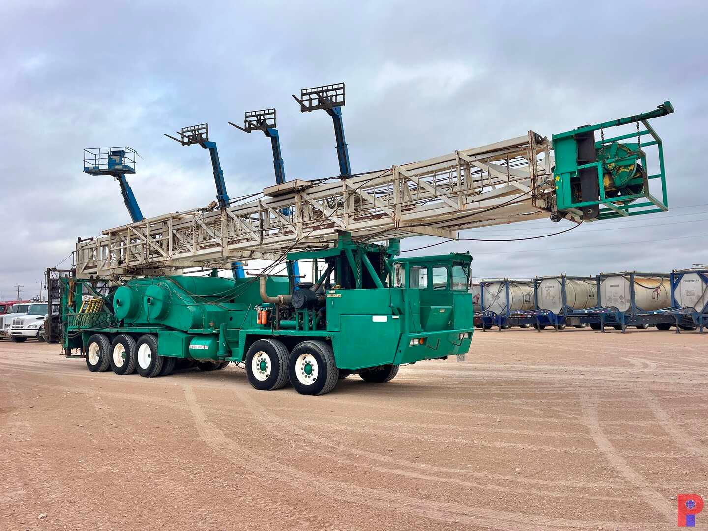 PENGO / HENDRICKSON BACK IN WELL SERVICE RIG MTD ON 5-AXLE CARRIER