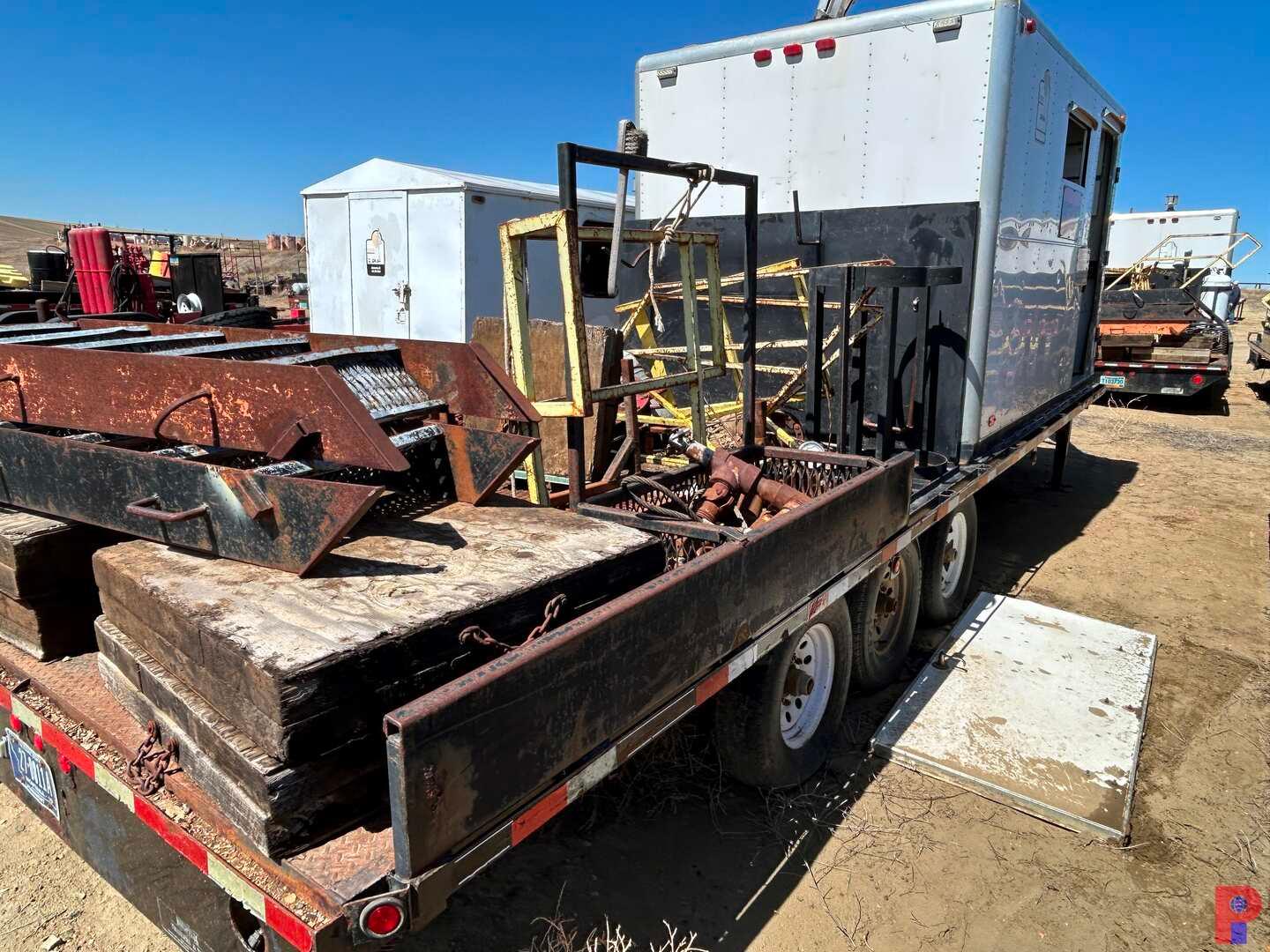 2004 TITAN 25'TRI- AXLE GN DOGHOUSE TRAILER