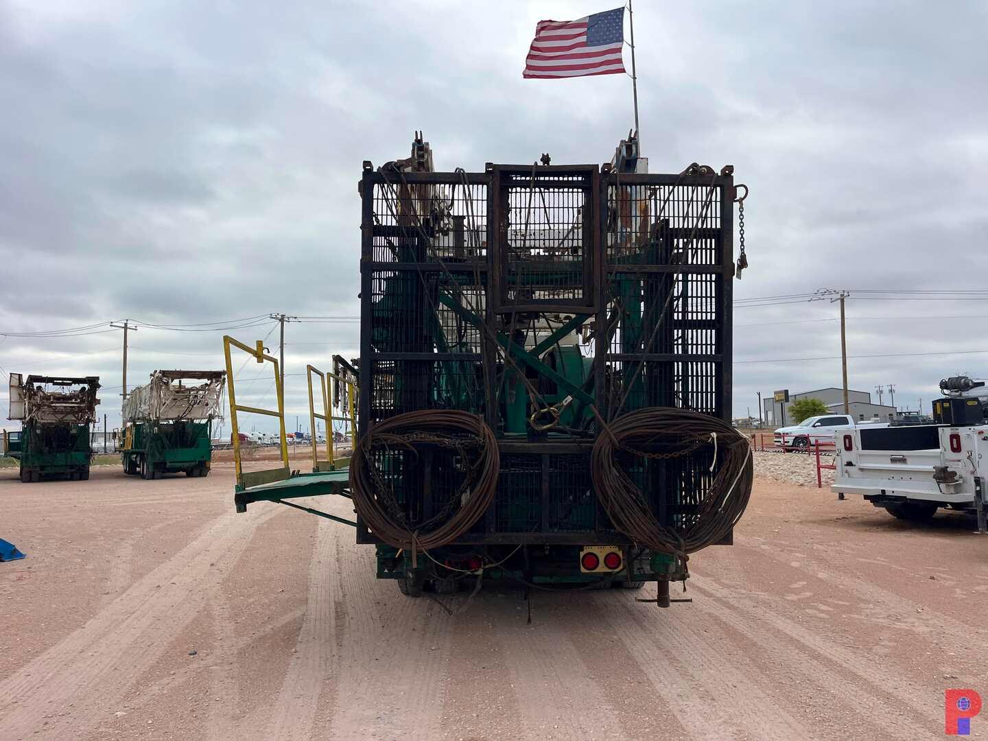 PENGO / HENDRICKSON BACK IN WELL SERVICE RIG MTD ON 5-AXLE CARRIER