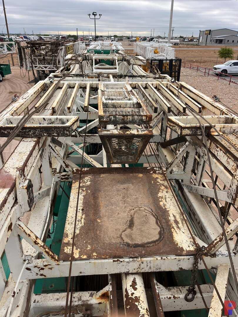 PENGO / HENDRICKSON BACK IN WELL SERVICE RIG MTD ON 5-AXLE CARRIER
