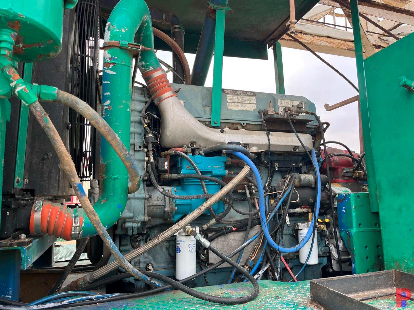 PENGO / HENDRICKSON BACK IN WELL SERVICE RIG MTD ON 5-AXLE CARRIER