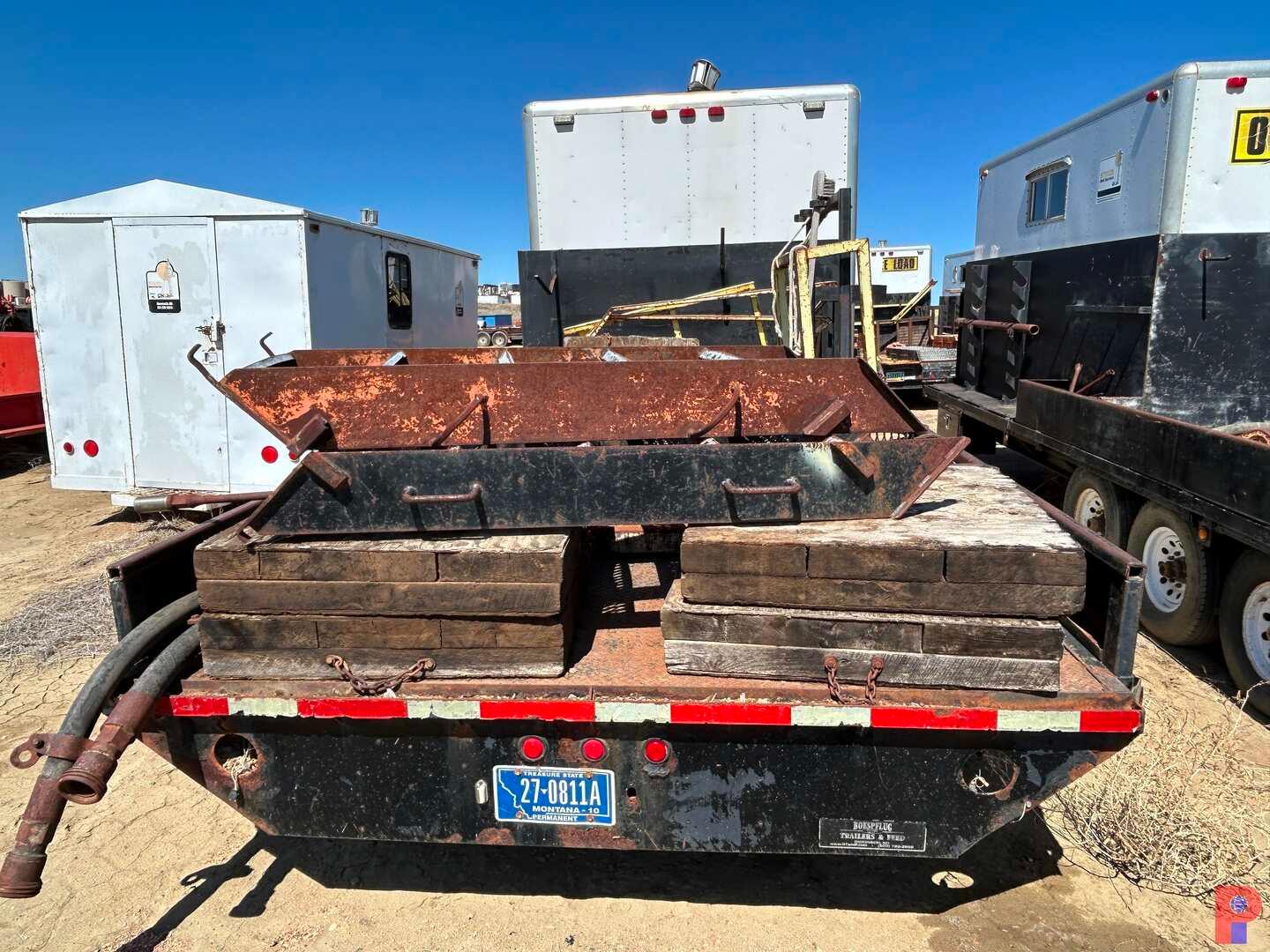 2004 TITAN 25'TRI- AXLE GN DOGHOUSE TRAILER