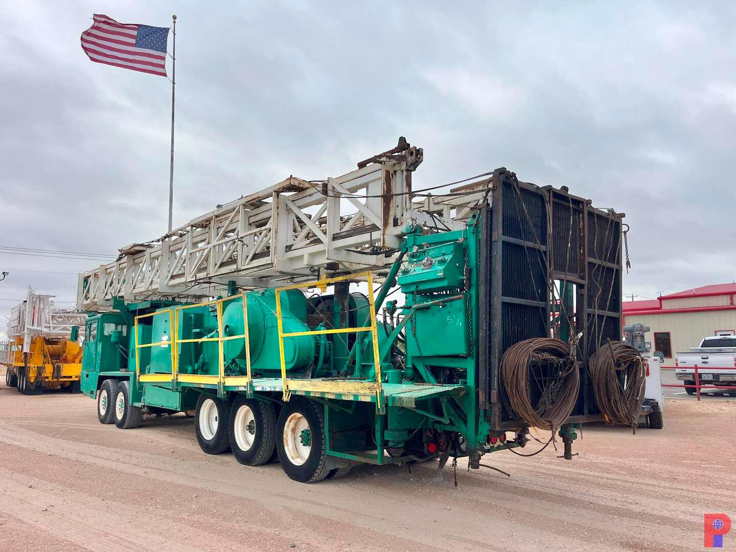 PENGO / HENDRICKSON BACK IN WELL SERVICE RIG MTD ON 5-AXLE CARRIER