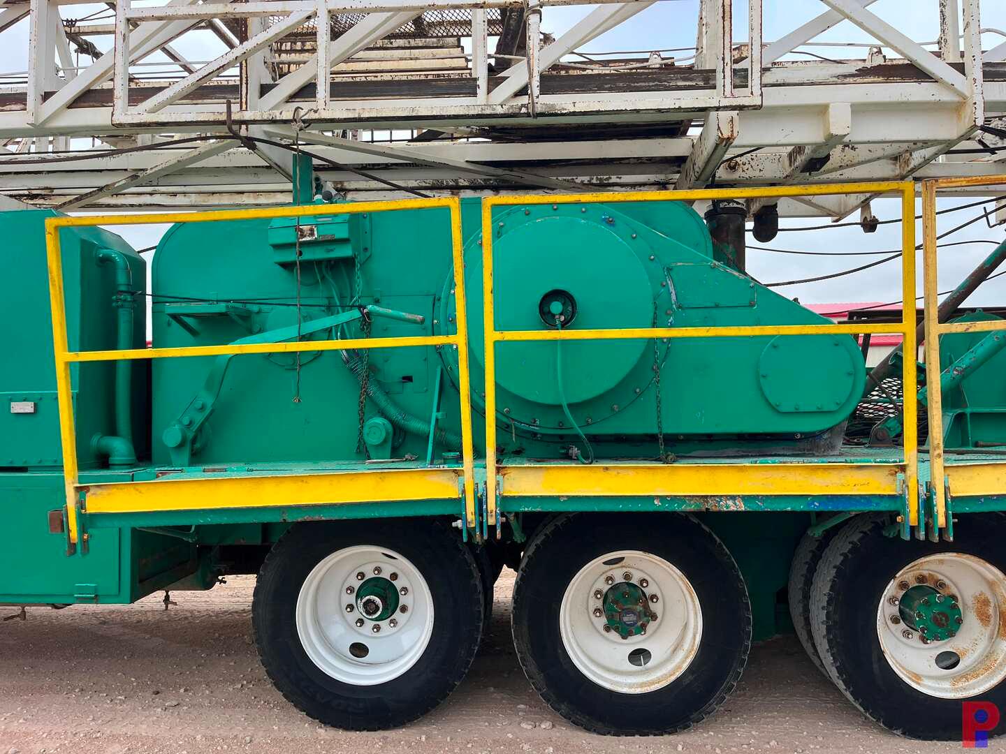 PENGO / HENDRICKSON BACK IN WELL SERVICE RIG MTD ON 5-AXLE CARRIER