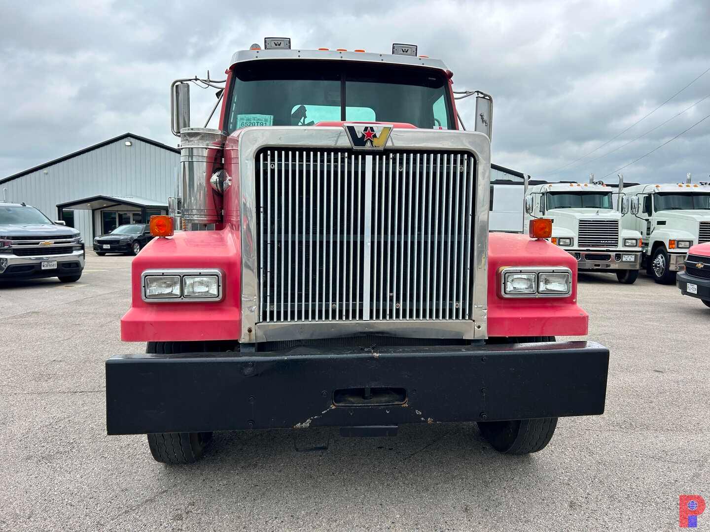2011 WESTERN STAR 4900 FA T/A VACUUM TRUCK TRACTOR