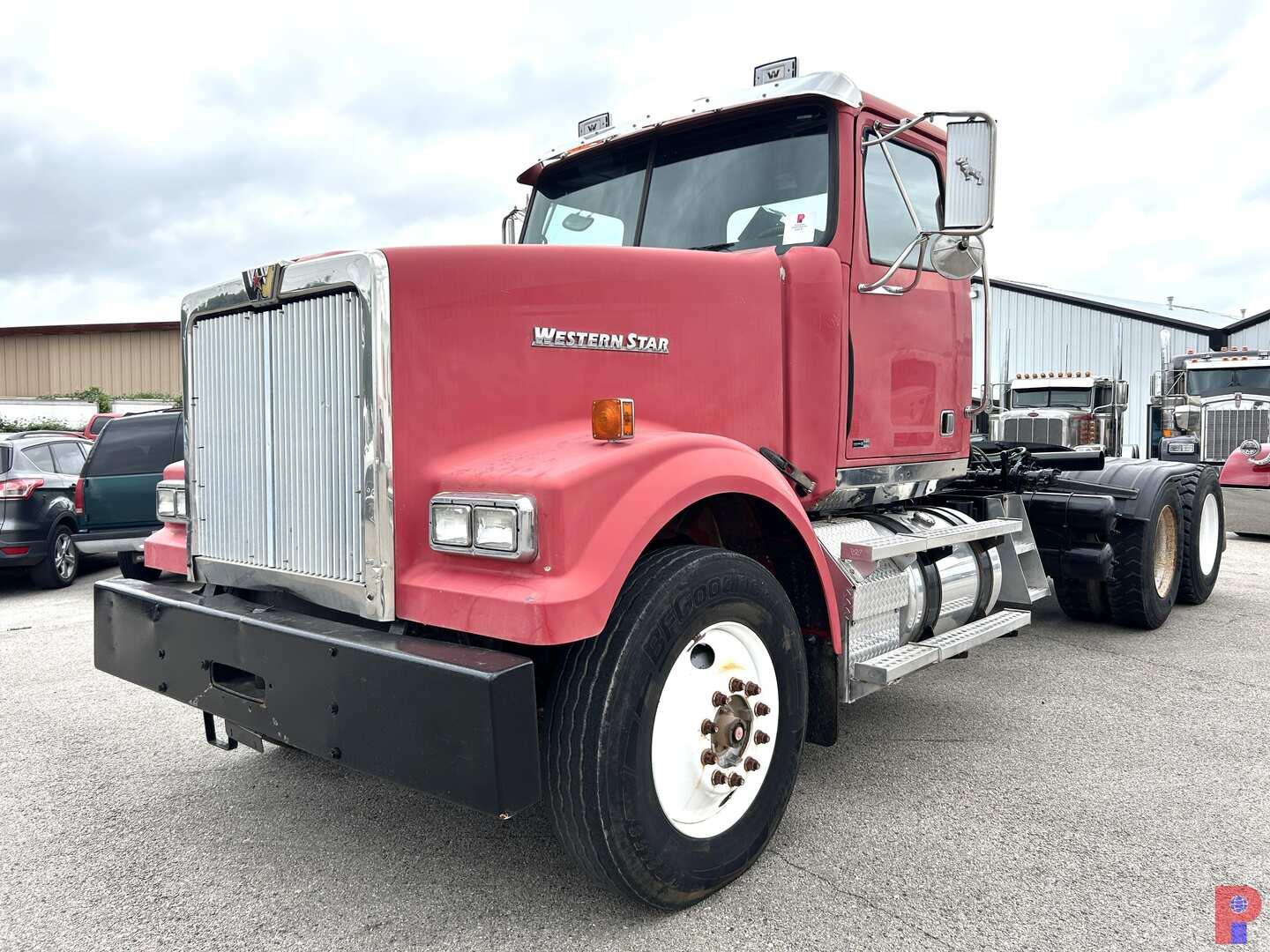 2011 WESTERN STAR 4900 FA T/A VACUUM TRUCK TRACTOR