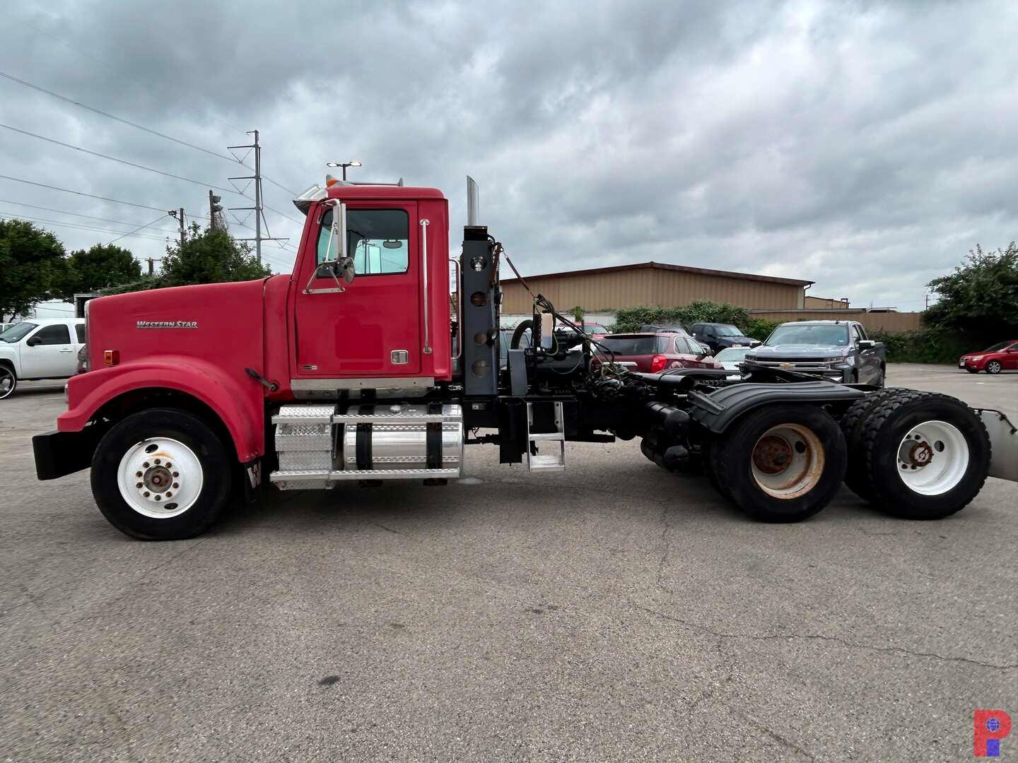 2011 WESTERN STAR 4900 FA T/A VACUUM TRUCK TRACTOR