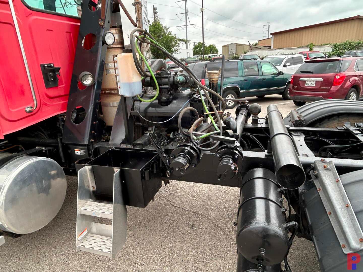2011 WESTERN STAR 4900 FA T/A VACUUM TRUCK TRACTOR