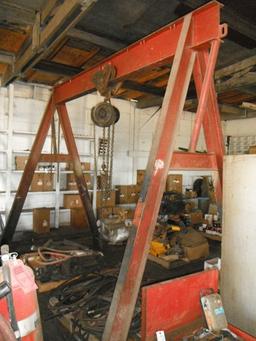 A Frame w/Yale 1 Ton Chain Hoist