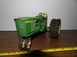 JD Tractor w/Duals