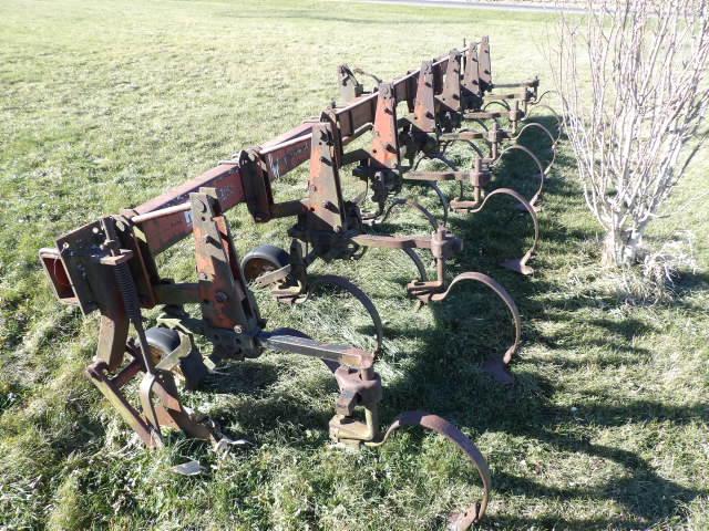 IH 153 6 Row Cultivator