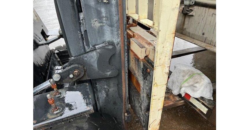 1998 YALE GP8000 Enclosed Solid Tire Forklift