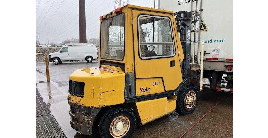 1998 YALE GP8000 Enclosed Solid Tire Forklift