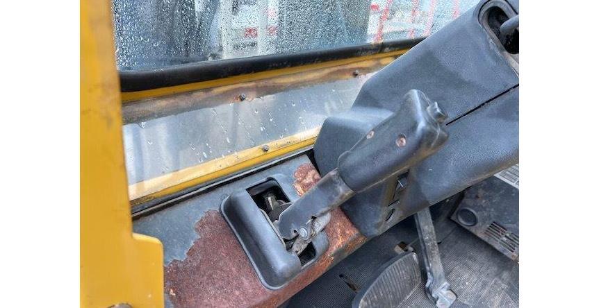 1998 YALE GP8000 Enclosed Solid Tire Forklift