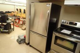 Amana Refrigerator w/ Bottom Drawer Freezer.