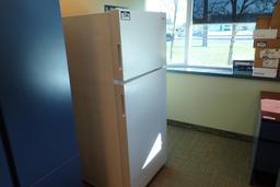 Amana Refrigerator w/ Top Freezer.