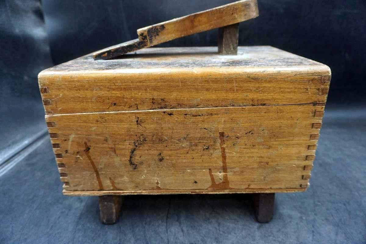 SHoe Shine Box w/ Political Buttons & Pins