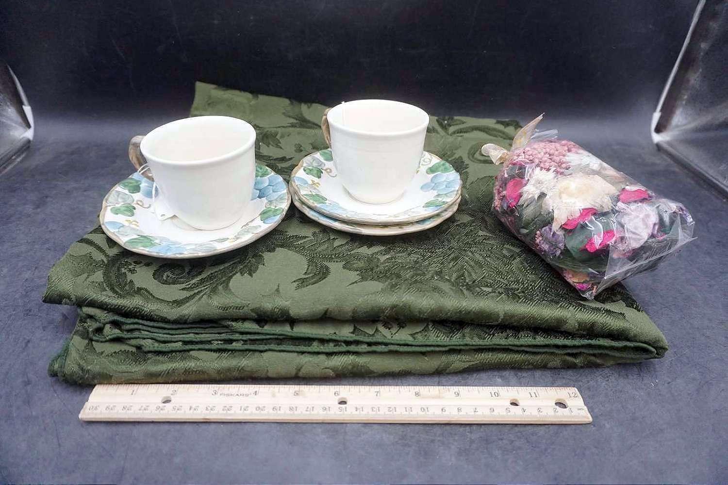 Tablecloth, cup & Saucer