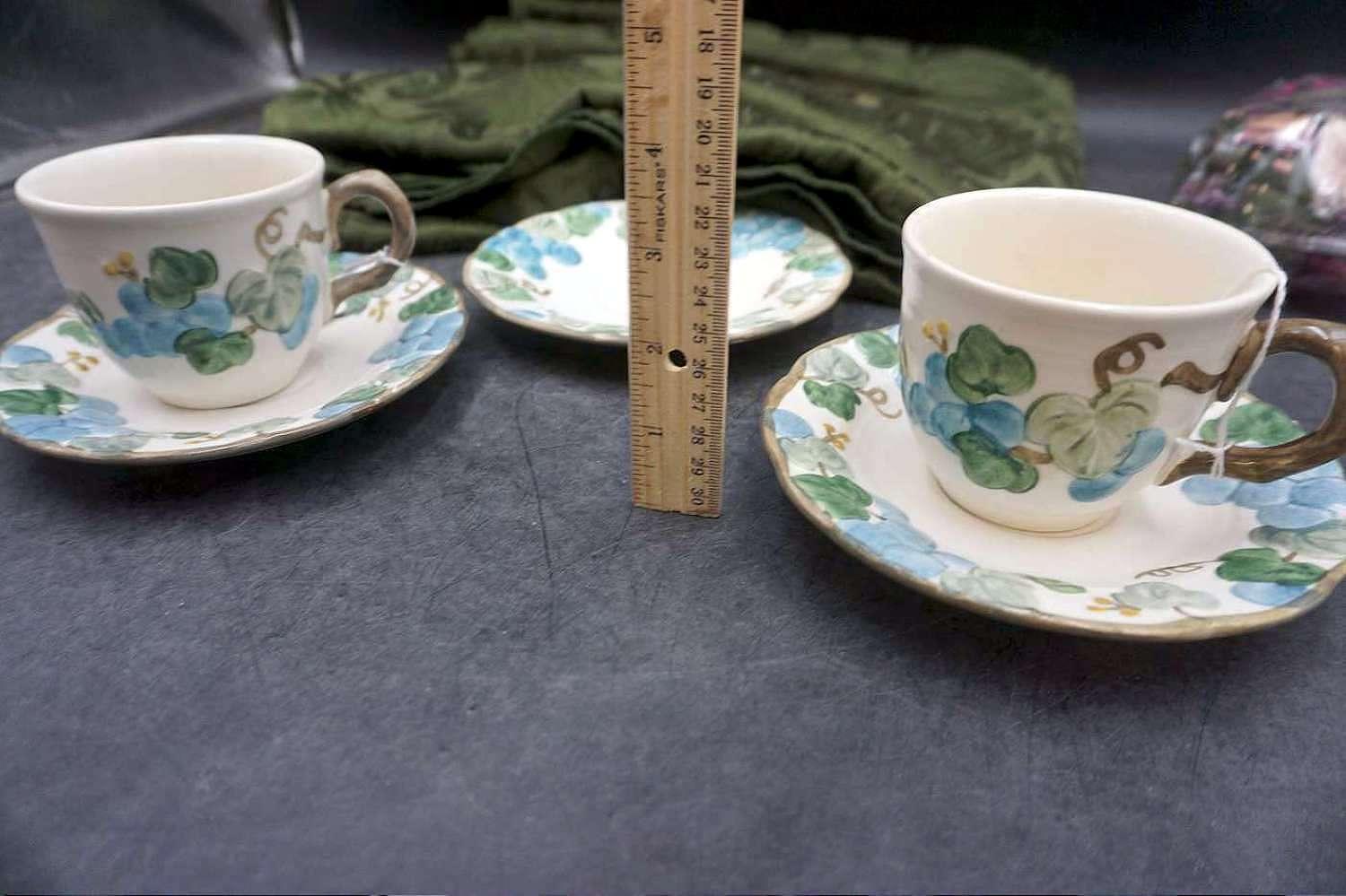 Tablecloth, cup & Saucer