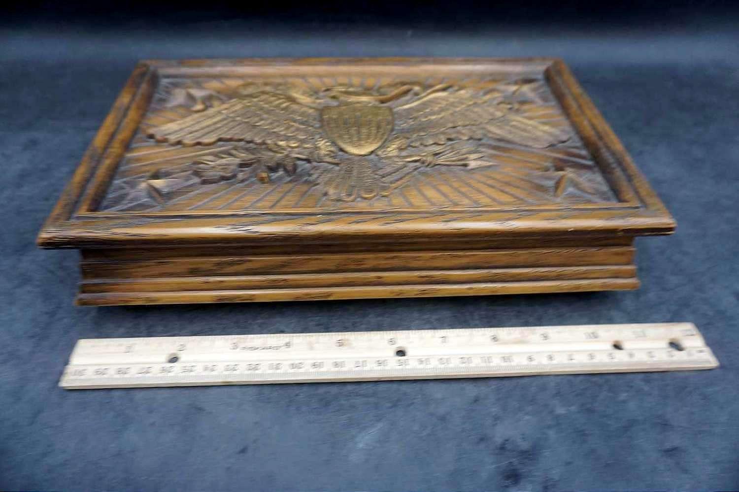 Various Pictures, Wooden Box / Thread