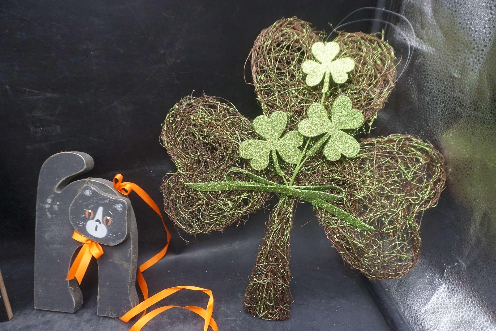 Halloween Decorative Pieces, Welcome Winter Wall Art & 3 Leaf Clover