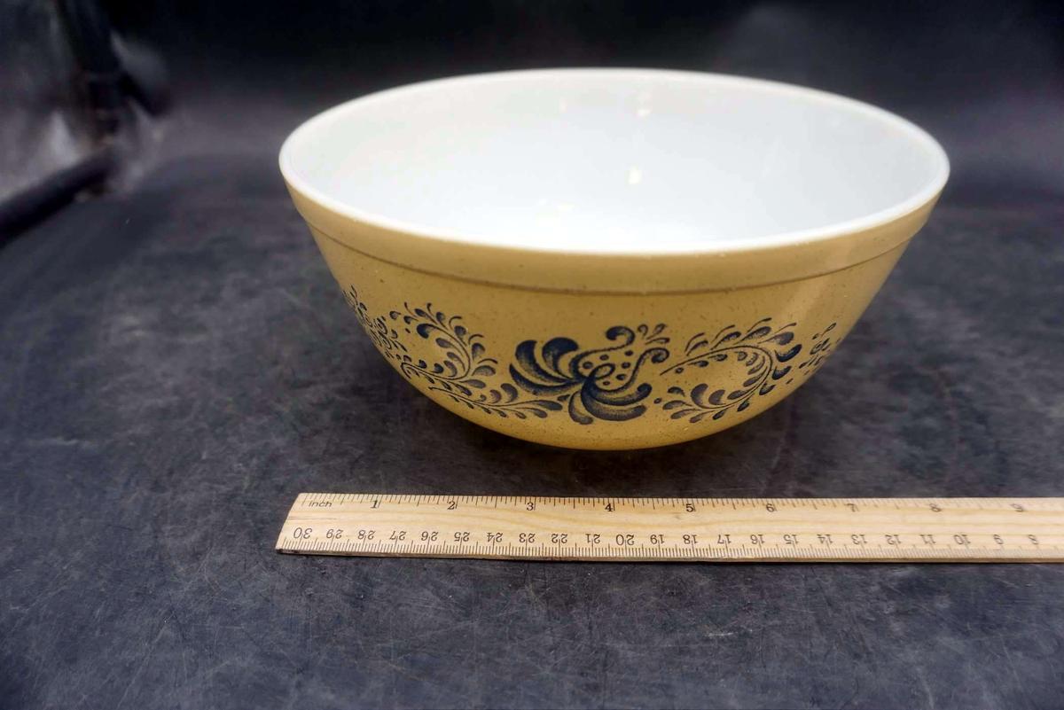 Pyrex Mixing Bowl