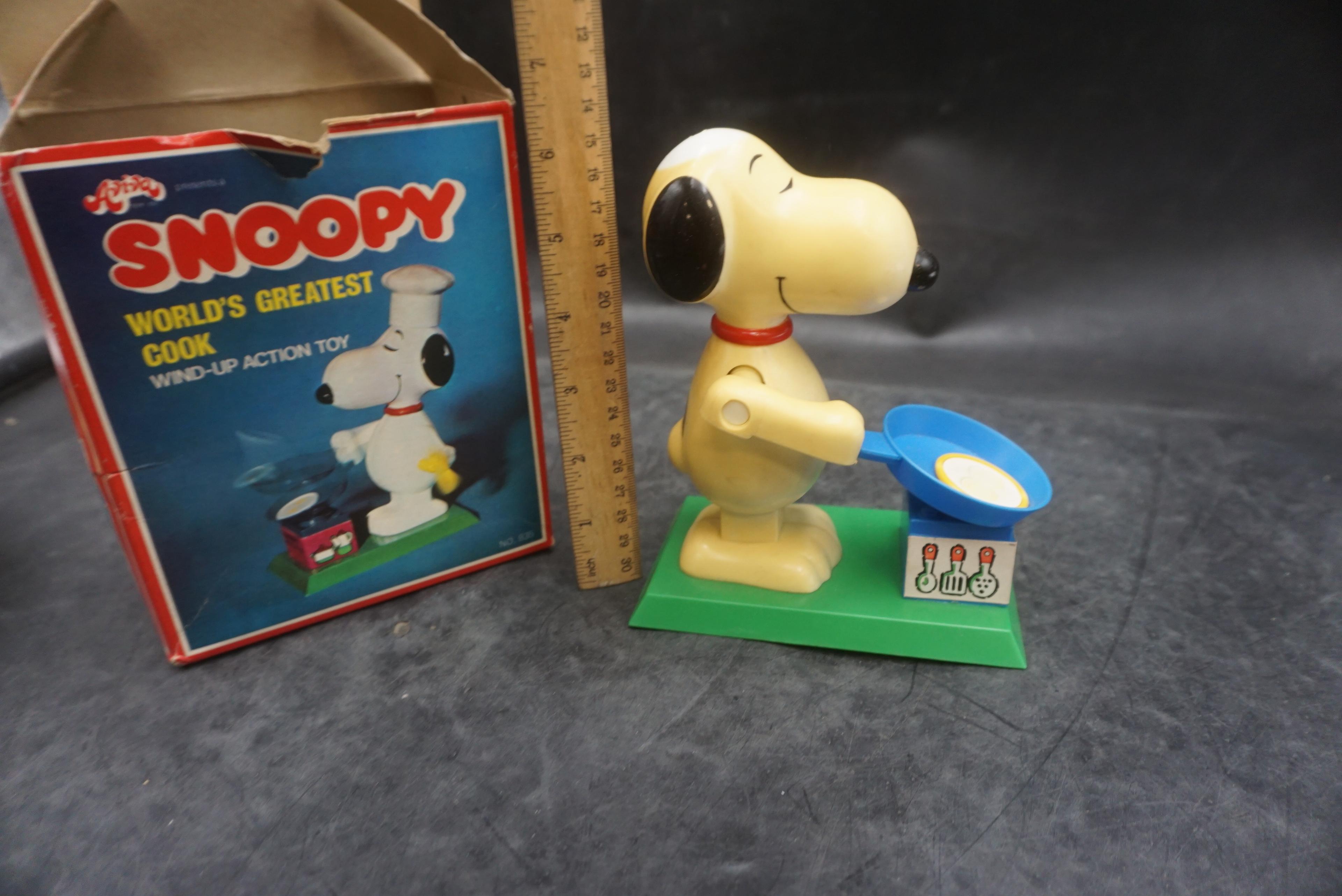 Snoopy World'S Greatest Cook - Wind-Up Action Toy
