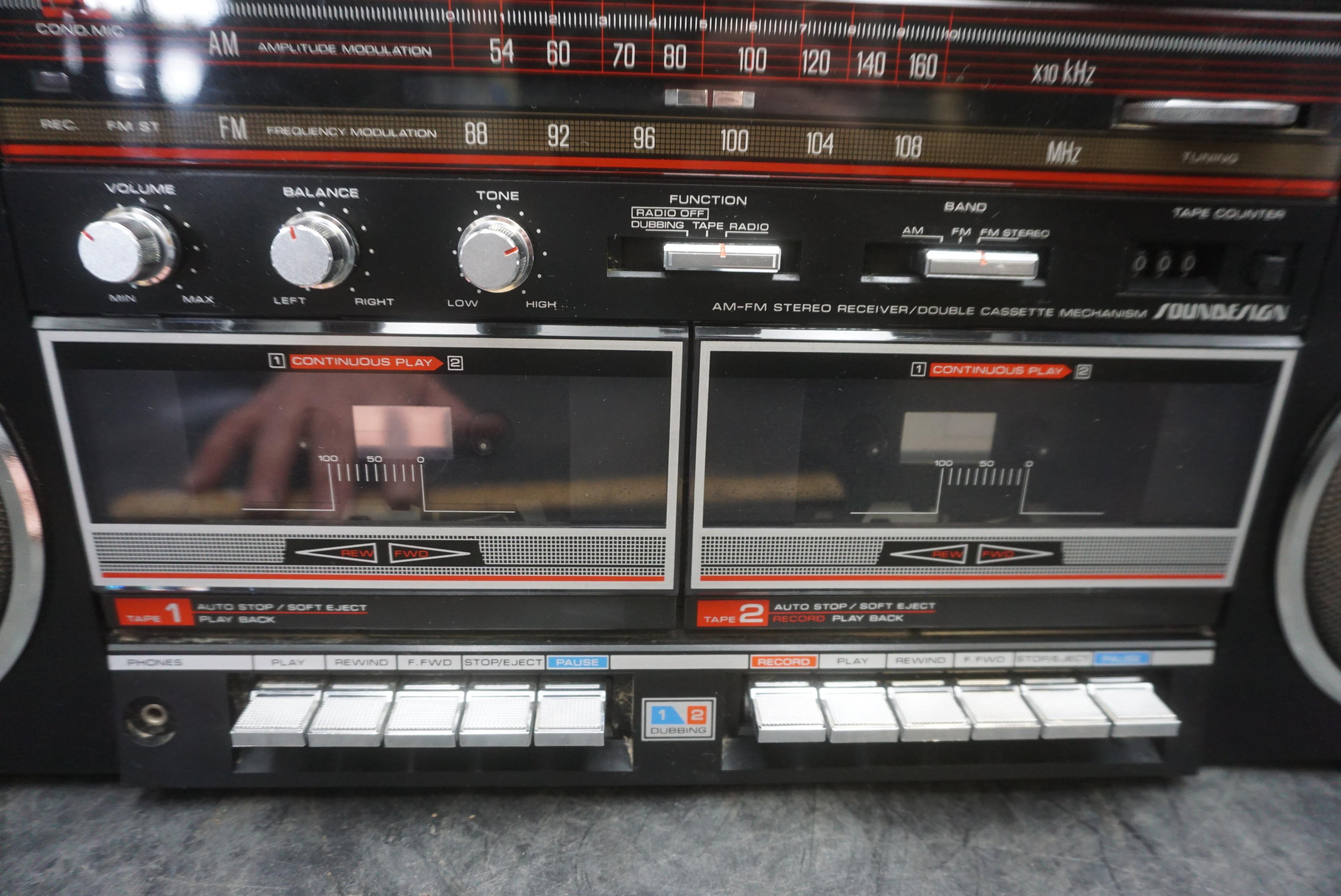 Soundesign Cassette Radio Boombox (Works Good)