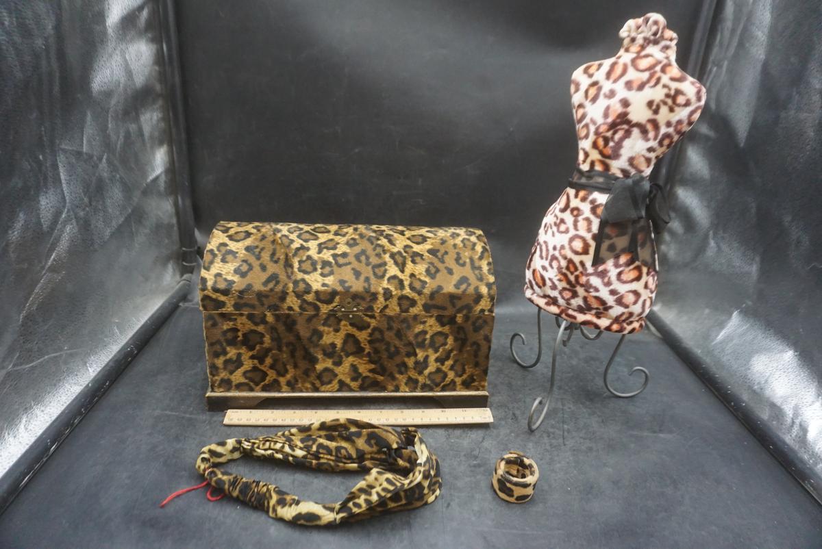 Cheetah Print Trunk, Headband, Slap Bracelet & Mini Mannequin