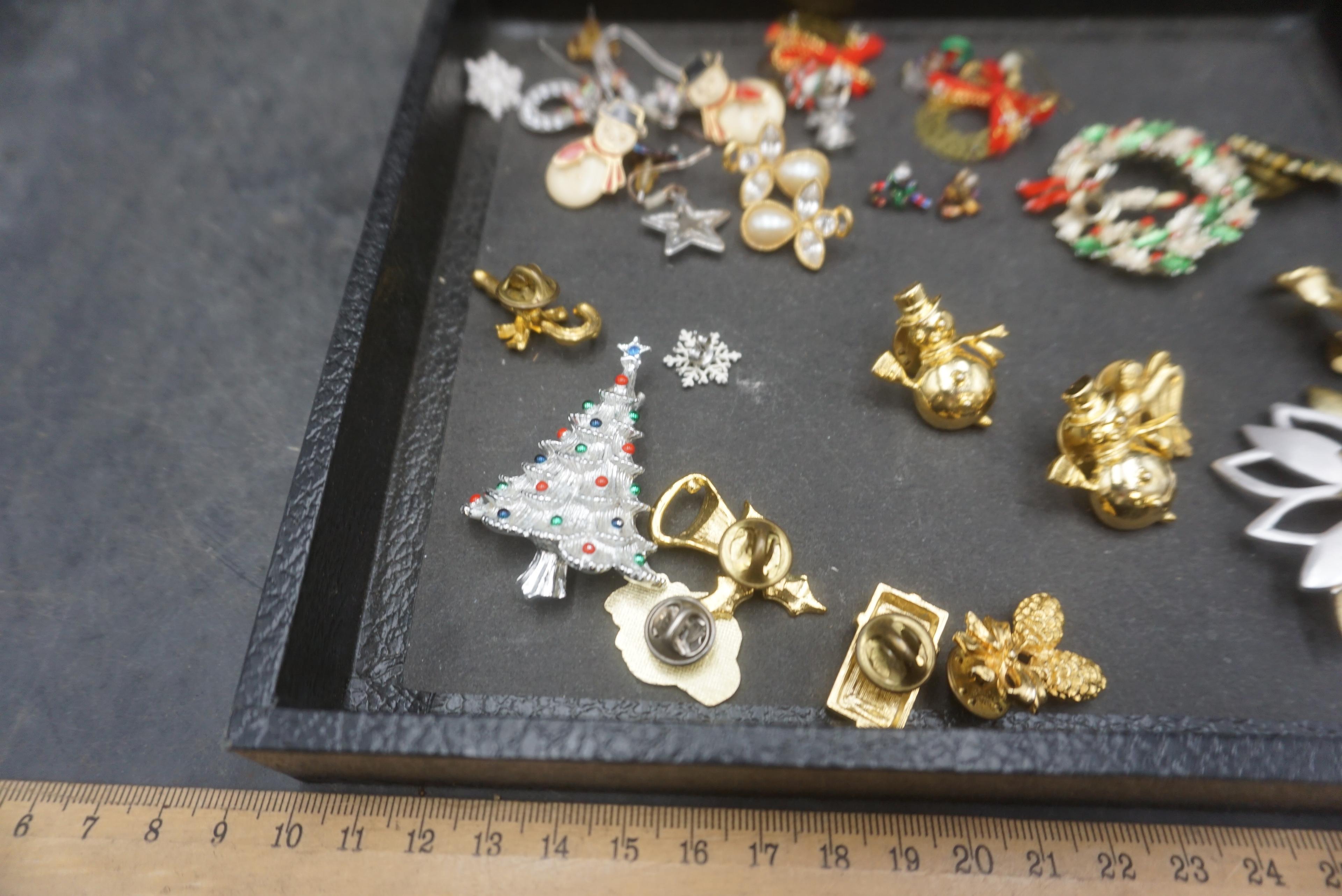 Christmas Pins & Earrings