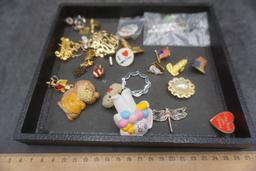 Assorted Brooches & Pins