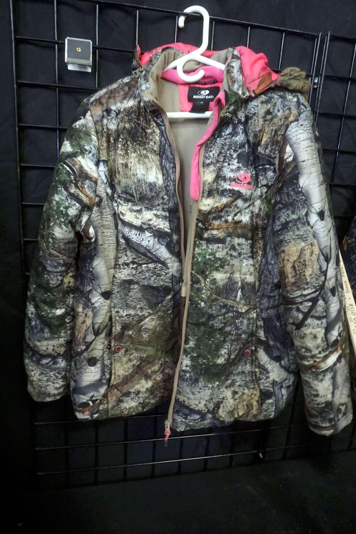 Women'S Mossy Oak Camo Coat (Small Or Large?)