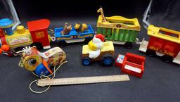 Fisher-Price Circus Train W/ Animals, Pull-Behind Bee, Rooster Racer