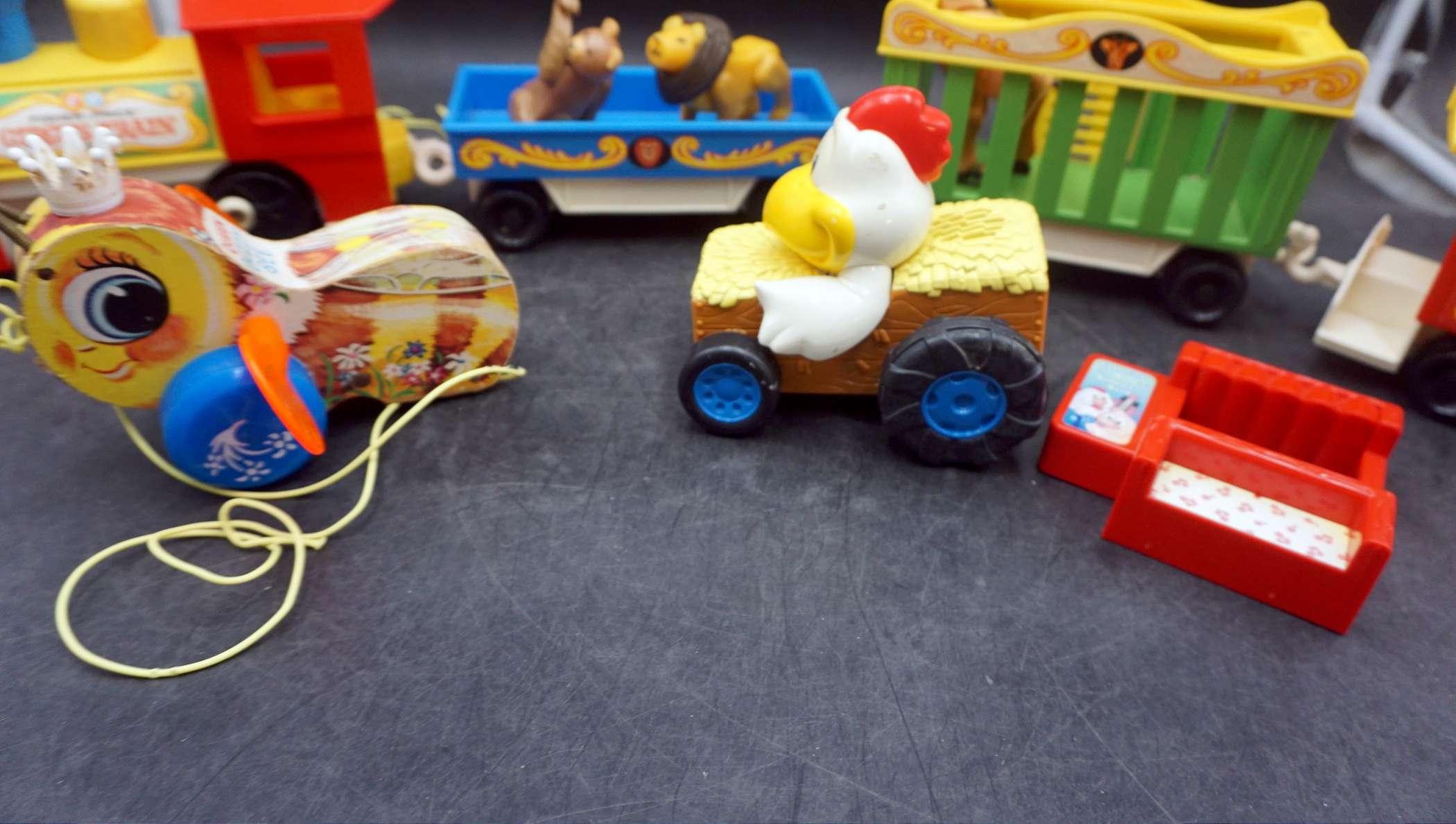 Fisher-Price Circus Train W/ Animals, Pull-Behind Bee, Rooster Racer