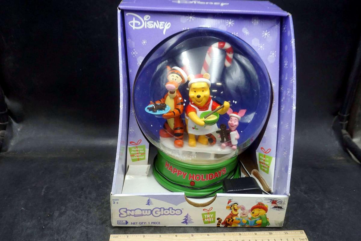 Disney Winnie The Pooh Happy Holidays Snow Globe