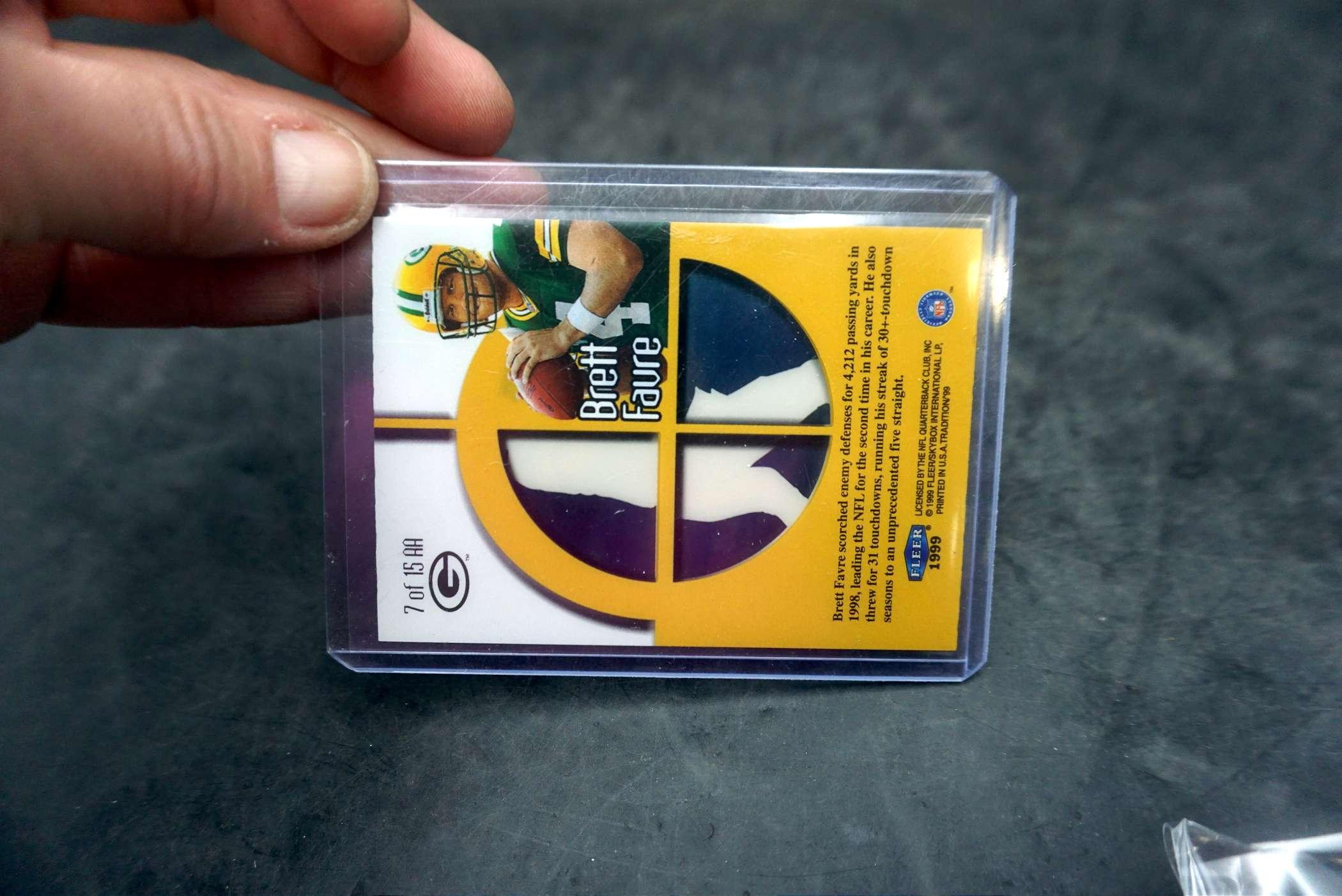 Brett Favre Figurine & Football Card, Aaron Jones Football Card