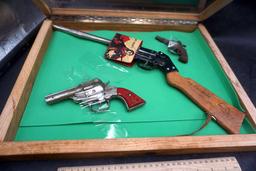 Display Case W/ 3 Toy Guns - Bang-O, Davy Crockett & Other