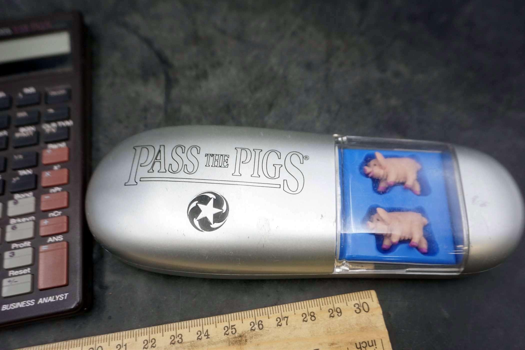 2 Calculators & Pass The Pigs