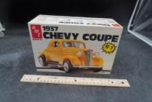 Amt 1937 Chevy Coupe Model Kit