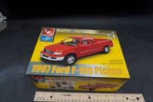 Amt 1997 Ford F-150 Pickup Model Kit