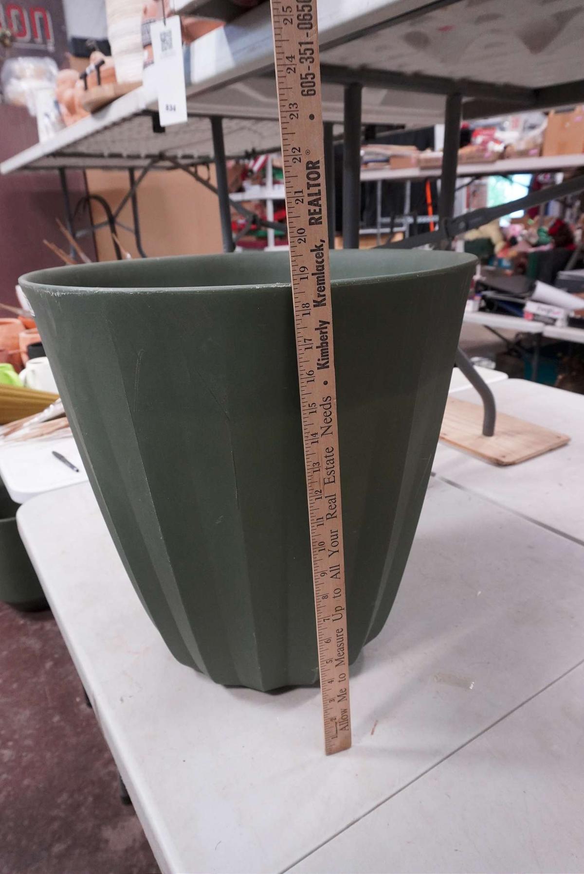 Pleat Olive 19" Planter